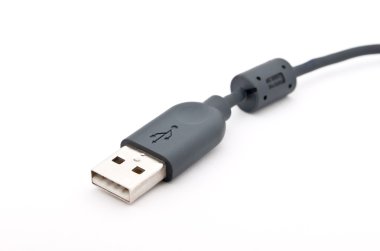 USB kablosu.