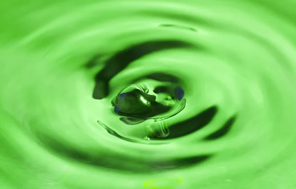 Νερό πτώση πράσινο. — Φωτογραφία Αρχείου