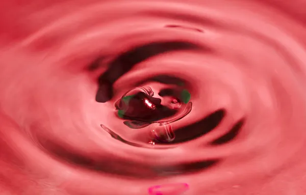 Gota de agua roja . — Foto de Stock