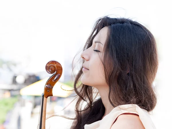 Girl and violin. — Stock Photo, Image