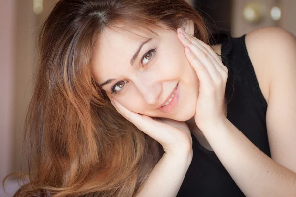 Closeup portrait of a young lady. — Stock Photo, Image