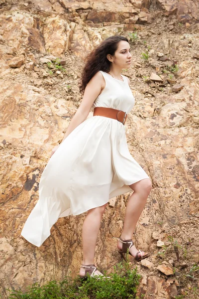 Young woman in white dress. — Stock Photo, Image