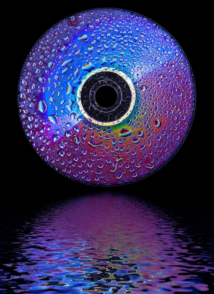 Gotas de agua en dvd-disk . — Foto de Stock