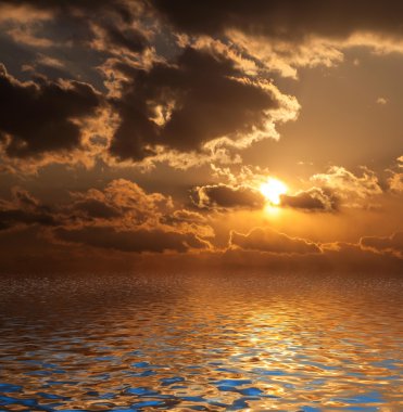 dramatik günbatımı.