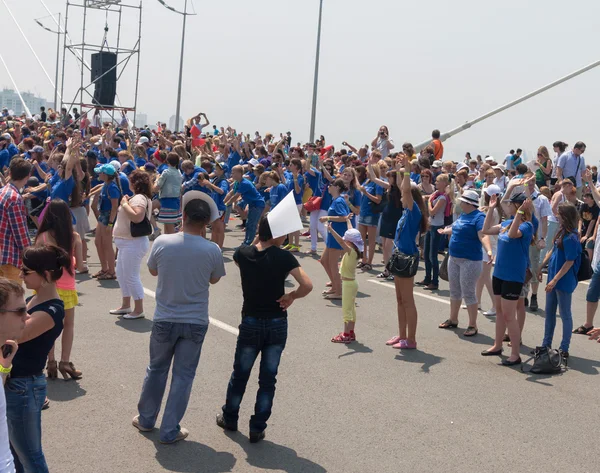 Dance flash mob på golden bridge"". — Stockfoto