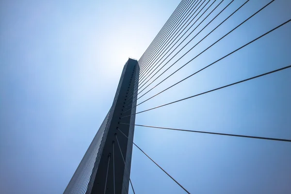 Fragment d'un pont suspendu par câble . — Photo