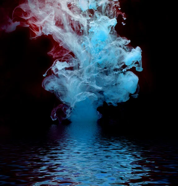 Blue ink reflected in water. — Stock Photo, Image