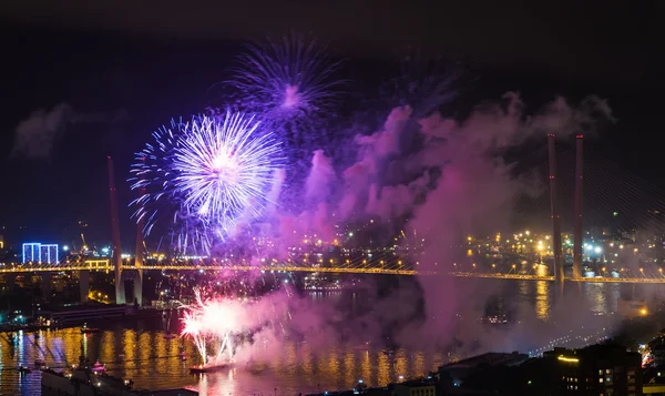 Internationella fireworks festival i vladivostok. — Stockfoto