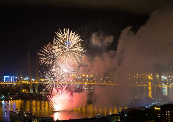 Internationella fireworks festival i vladivostok. — Stockfoto