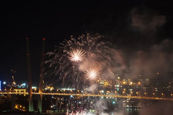 Internationella fireworks festival i vladivostok. — Stockfoto