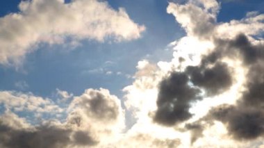 gökyüzündeki bulutlar