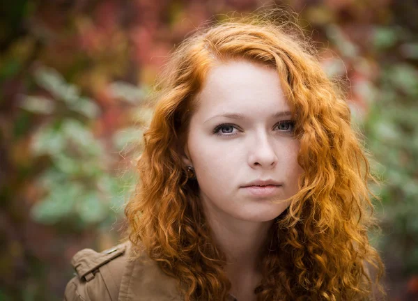 Menina ruiva. — Fotografia de Stock