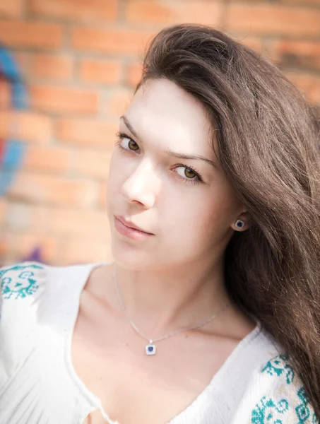 Portrait of beautiful young woman. — Stock Photo, Image