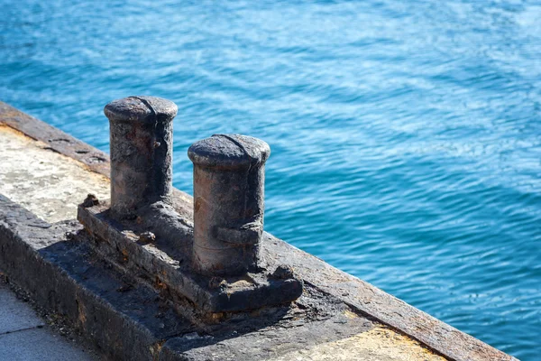 Ships mooring bollard. — Stock Photo, Image