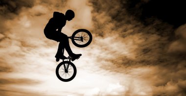 adam bir bmx Bisiklet.