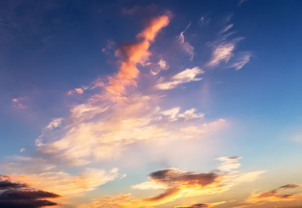 Dramatischer Sonnenuntergang. — Stockfoto