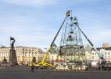 Noel ağacı montajı.