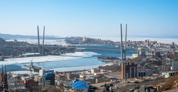 Vladivostok stadsgezicht, daglicht uitzicht, winter. — Stockfoto