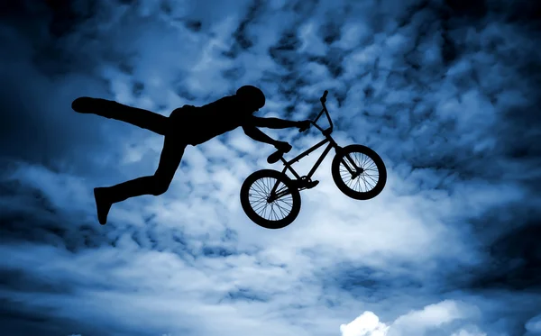 Mann mit BMX-Rad. — Stockfoto