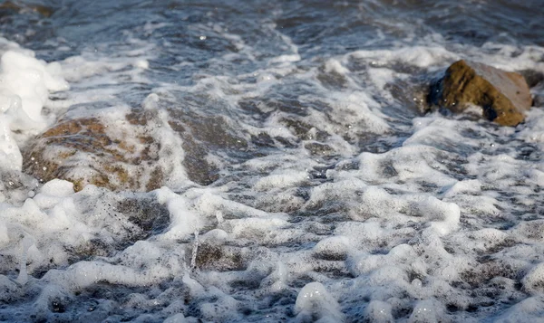 바다 돌과 바다 거품. — 스톡 사진