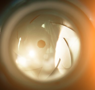 Kamera Merceği Açıklığı.