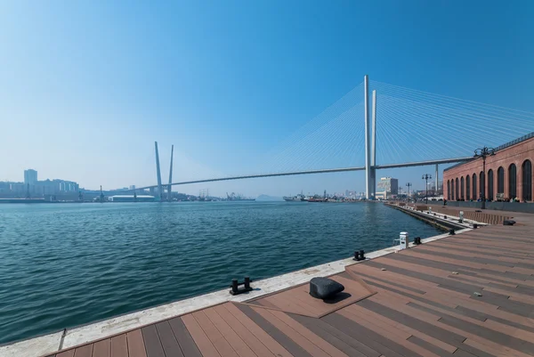 "Goldene Brücke". — Stockfoto