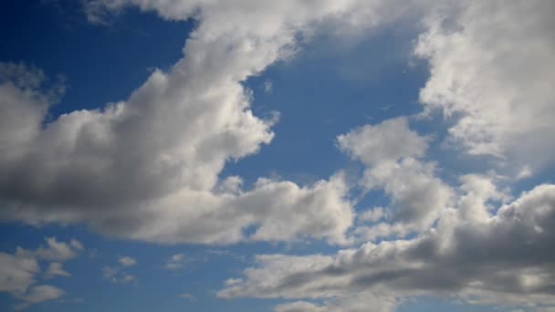 Хмари на небо . — стокове відео