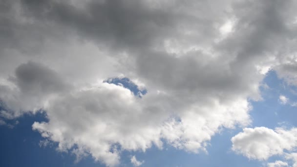 Chalés no céu . — Vídeo de Stock