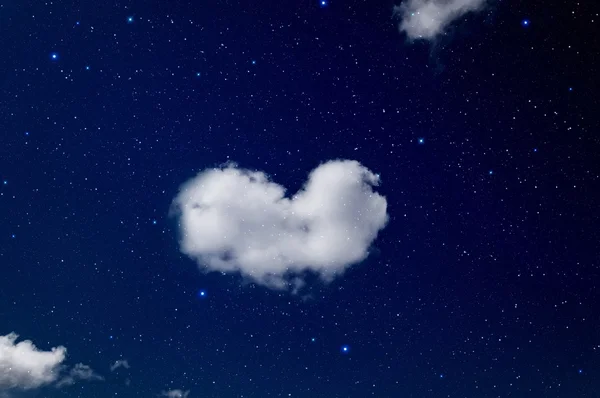 Nuvem em forma de coração . — Fotografia de Stock