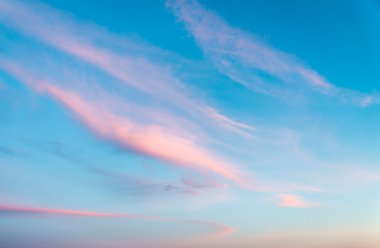 Dramatik gün batımı gökyüzü.