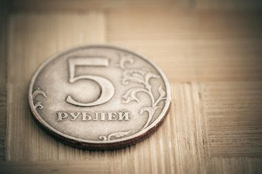Rusça sikke - beş ruble.