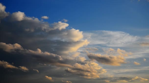 Nubes en el cielo. — Vídeos de Stock