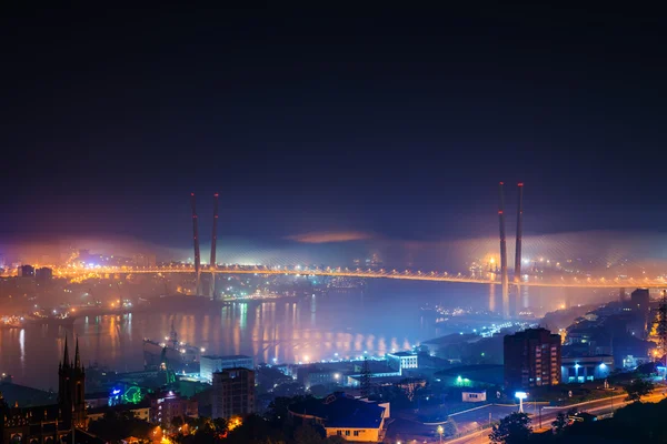 Niebla sobre la ciudad . —  Fotos de Stock