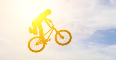 adam bir bmx Bisiklet.