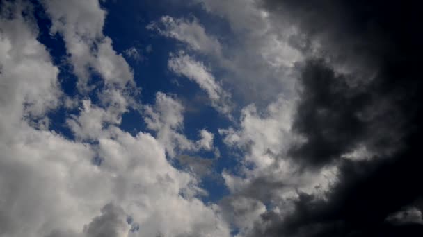 Bouřlivá oblaka. — Stock video