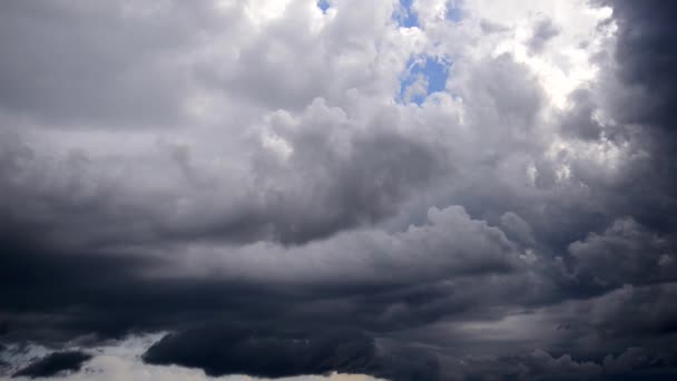 Nubes tormentosas . — Vídeo de stock