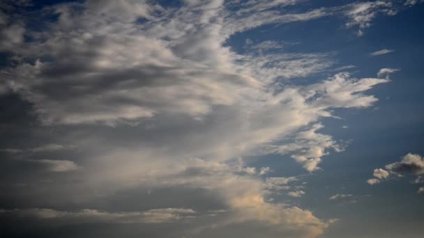 Wolken am Himmel. — Stockvideo