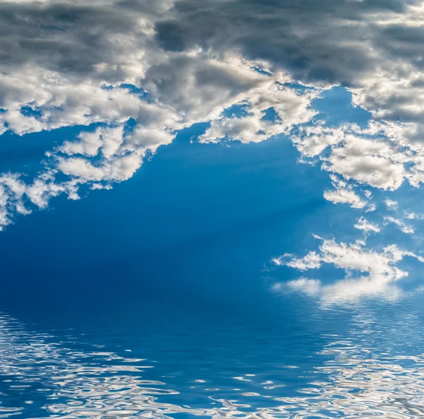 Lucht met wolken. — Stockfoto