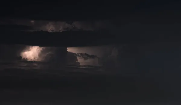 Gewitter Der Nacht Über Der Stadt — Stockfoto