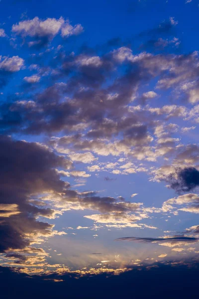 美しい雲と夕日の空 要旨自然背景 ロイヤリティフリーのストック写真