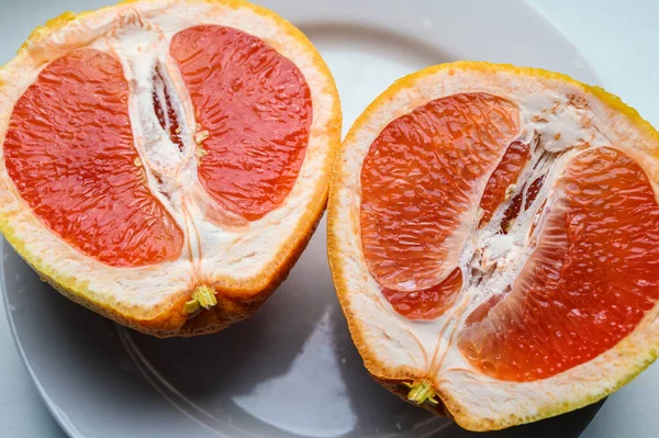 Die Hälfte Der Frischen Grapefruit Nachgiebiger Fokus — Stockfoto