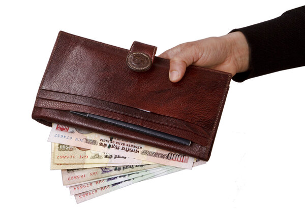 Индийская рупия в руке
