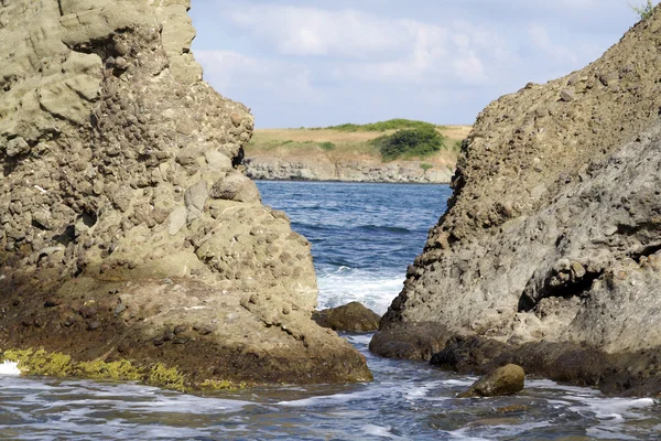 Plaża skały — Zdjęcie stockowe