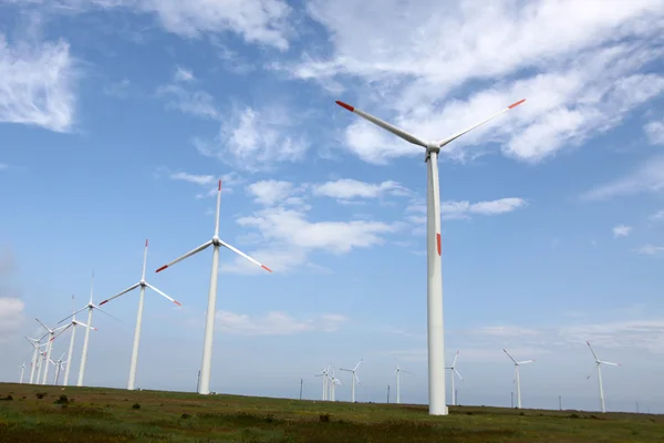 Windkraftanlage zur Erzeugung alternativer Energie — Stockfoto