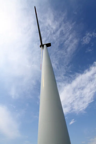Windkraftanlage zur Erzeugung alternativer Energie — Stockfoto