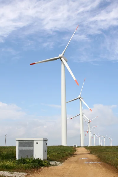 Windkraftanlage zur Erzeugung alternativer Energie — Stockfoto