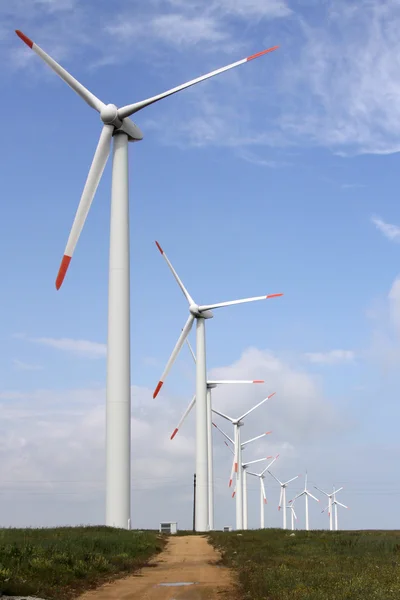 Windkraftanlage zur Erzeugung alternativer Energie — Stockfoto