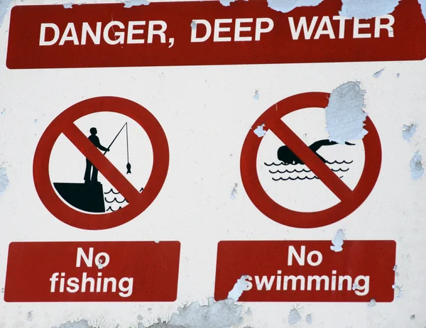 Perigo sinal de água profunda — Fotografia de Stock