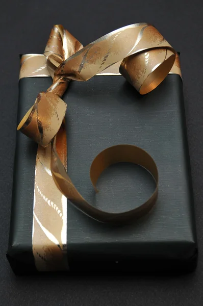 yay ile altın saten kurdele