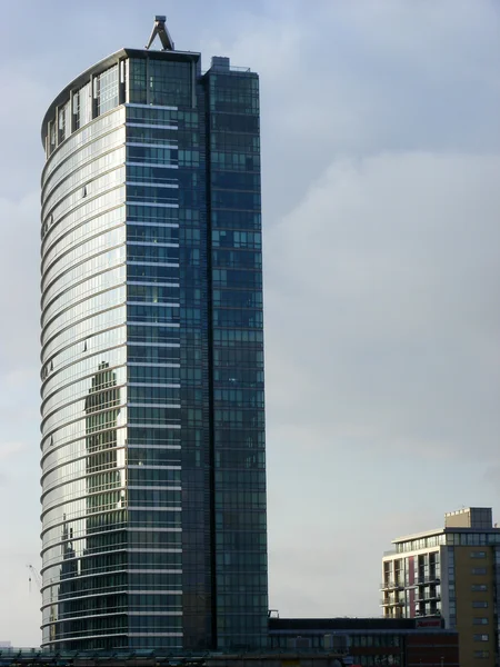 Kanarienvogel, berühmte Wolkenkratzer im Londoner Finanzviertel — Stockfoto